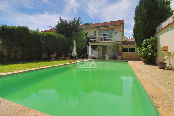 MAISON AVEC PISCINE ET JARDIN -186 M² HABITABLES - TERRASSE  - GARAGE - PARKING - SECTEUR LA POMME / SAINT-PIERRE