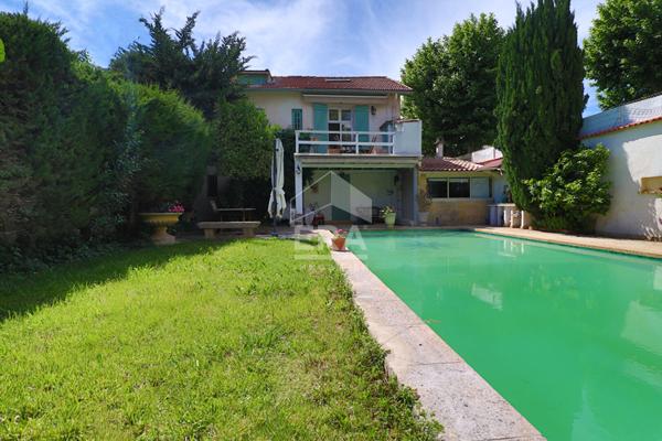 MAISON AVEC PISCINE ET JARDIN -186 M² HABITABLES - TERRASSE  - GARAGE - PARKING - SECTEUR LA POMME / SAINT-PIERRE