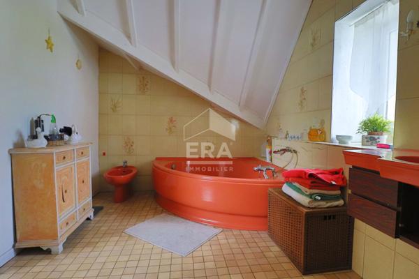 MAISON AVEC PISCINE ET JARDIN -186 M² HABITABLES - TERRASSE  - GARAGE - PARKING - SECTEUR LA POMME / SAINT-PIERRE