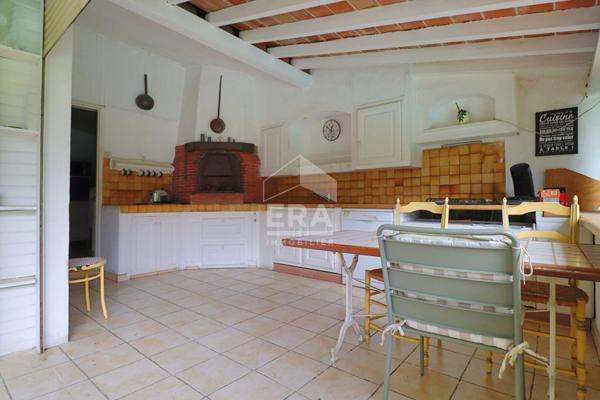 MAISON AVEC PISCINE ET JARDIN -186 M² HABITABLES - TERRASSE  - GARAGE - PARKING - SECTEUR LA POMME / SAINT-PIERRE