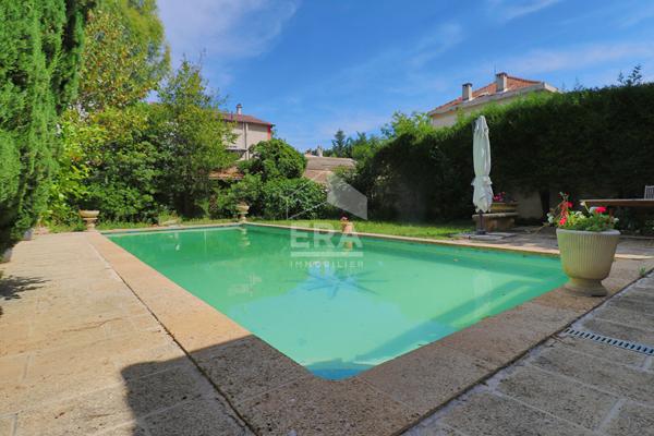 MAISON AVEC PISCINE ET JARDIN -186 M² HABITABLES - TERRASSE  - GARAGE - PARKING - SECTEUR LA POMME / SAINT-PIERRE