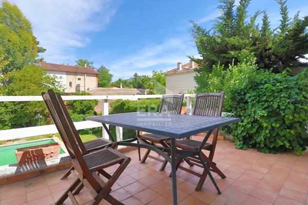 MAISON AVEC PISCINE ET JARDIN -186 M² HABITABLES - TERRASSE  - GARAGE - PARKING - SECTEUR LA POMME / SAINT-PIERRE