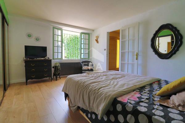 MAISON AVEC PISCINE ET JARDIN -186 M² HABITABLES - TERRASSE  - GARAGE - PARKING - SECTEUR LA POMME / SAINT-PIERRE