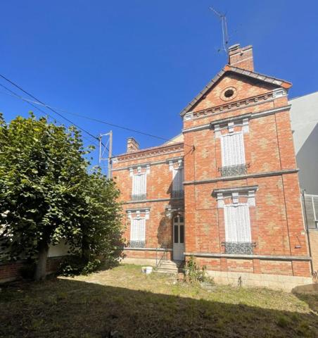 Maison Romilly Sur Seine 4 pièce(s) 83 m2 avec terrain, garage et dépendance