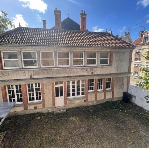 Maison Romilly Sur Seine 4 pièce(s) 83 m2 avec terrain, garage et dépendance