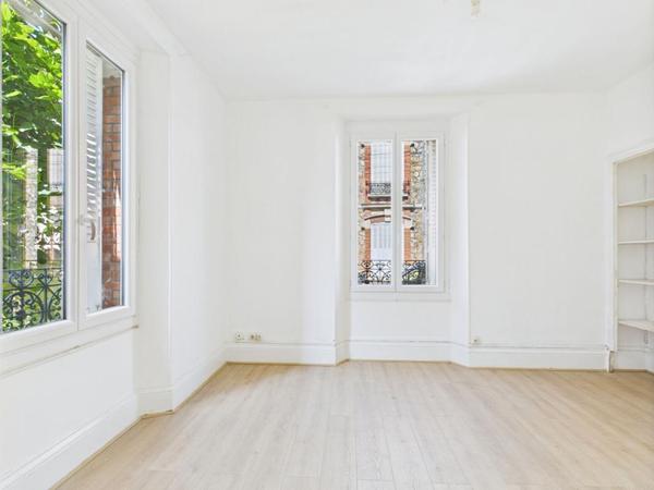 Maison Romilly Sur Seine 4 pièce(s) 83 m2 avec terrain, garage et dépendance