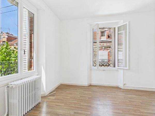 Maison Romilly Sur Seine 4 pièce(s) 83 m2 avec terrain, garage et dépendance