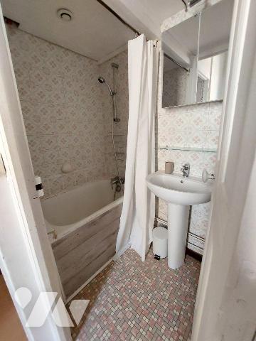 A VENDRE (35 ) RENNES - Appartement T2 de 26 m² hyper centre. Au premier étage d'un petite rési...