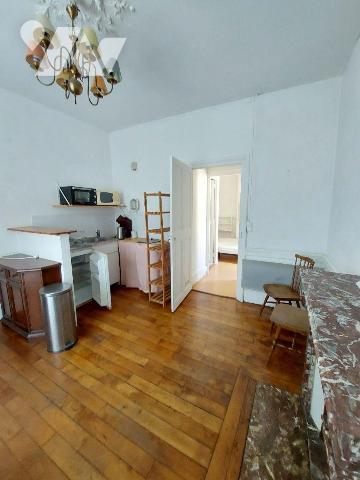 A VENDRE (35 ) RENNES - Appartement T2 de 26 m² hyper centre. Au premier étage d'un petite rési...