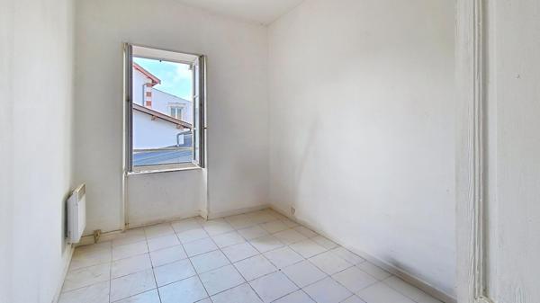 IDEAL INVESTISSEURS - T3 à rafraichir avec jardin 125m2