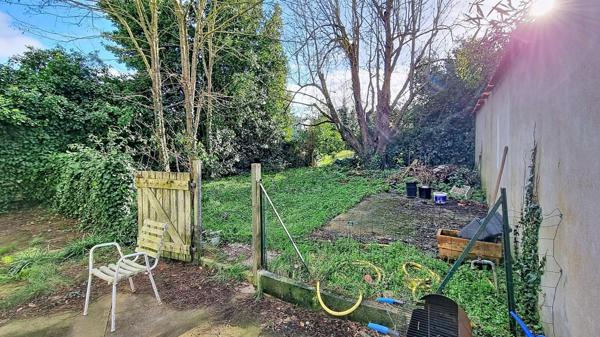 IDEAL INVESTISSEURS - T3 à rafraichir avec jardin 125m2