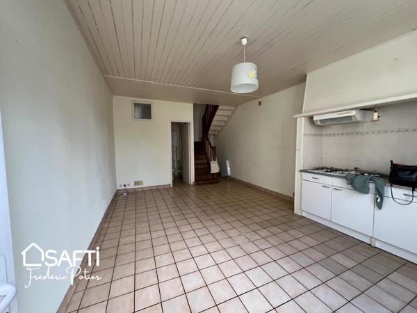 Maison de ville de 46m2 avec une chambre et un bureau.