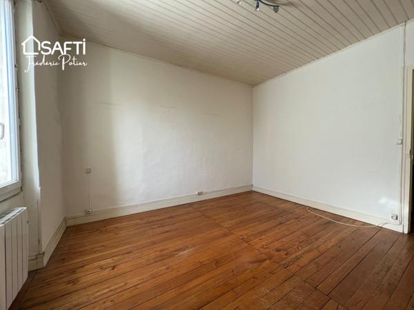 Maison de ville de 46m2 avec une chambre et un bureau.