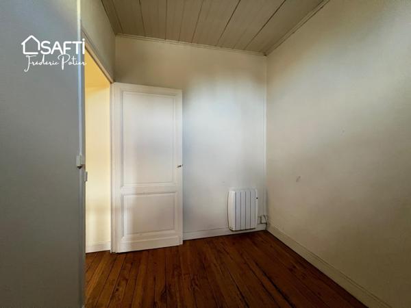 Maison de ville de 46m2 avec une chambre et un bureau.