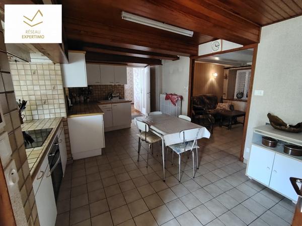 Martiel (12200) Grande maison de village à MARTIEL