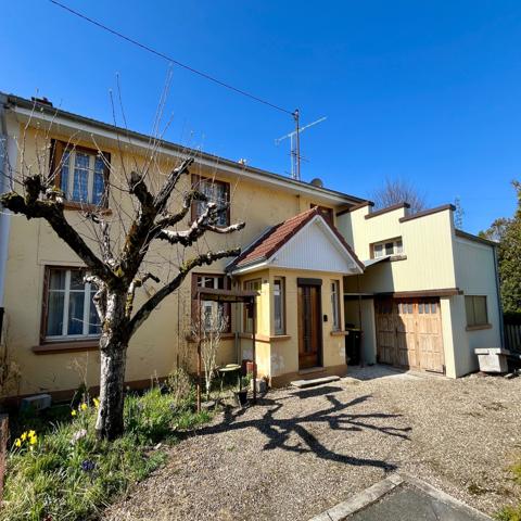 Maison
                                                                                                                                                                                                                                                                                                                        4 pièce(s)                                                                                                                                                                                                          3 chambre(s)                                                                                                                                                                                                          84  m²