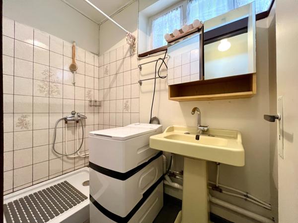 Maison
                                                                                                                                                                                                                                                                                                                        4 pièce(s)                                                                                                                                                                                                          3 chambre(s)                                                                                                                                                                                                          84  m²