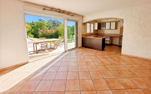 Maison à vendre    8 pièces •  Manosque