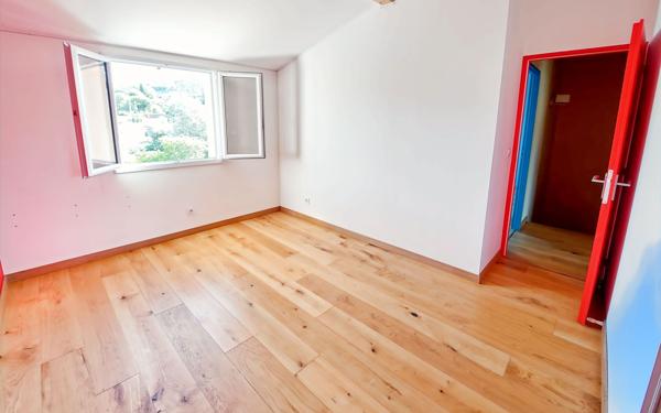 Maison à vendre    8 pièces •  Manosque