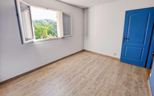 Maison à vendre    8 pièces •  Manosque