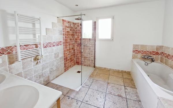 Maison à vendre    8 pièces •  Manosque