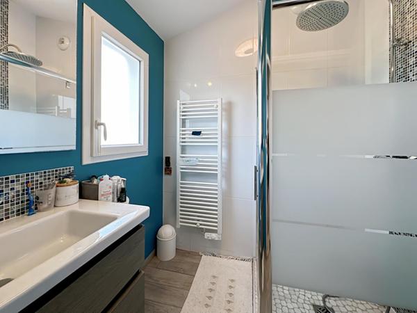 Maison T4 + studio indépendant + bureau