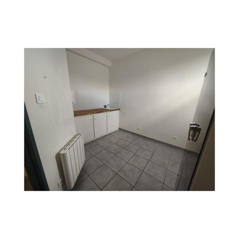 Location local commercial 24 m²