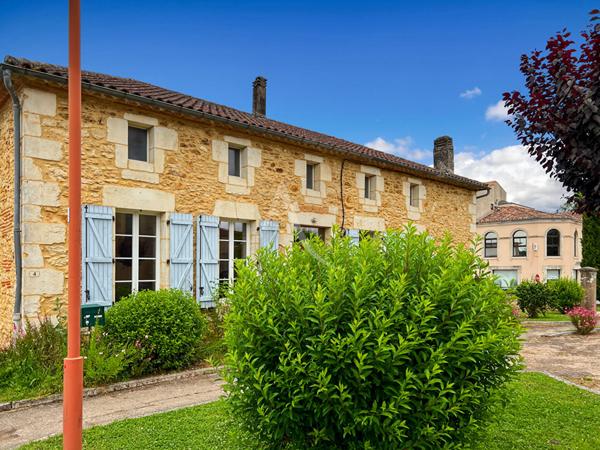 Maison en pierre de village ..