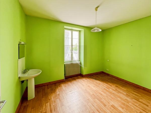 Maison en pierre de village ..