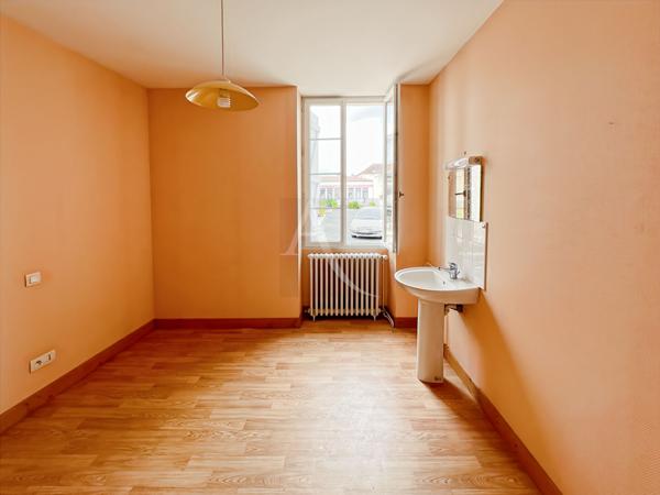 Maison en pierre de village ..