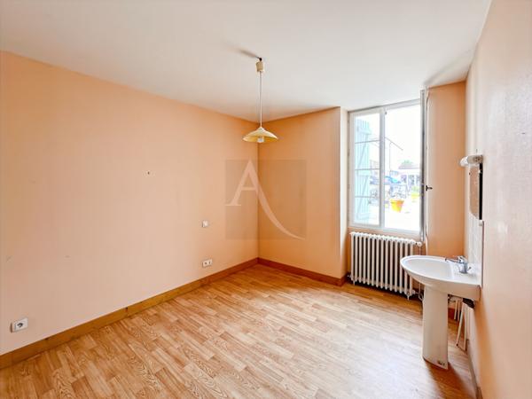 Maison en pierre de village ..