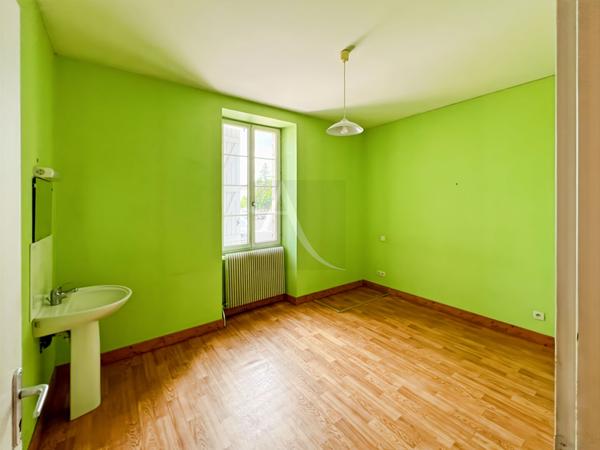 Maison en pierre de village ..