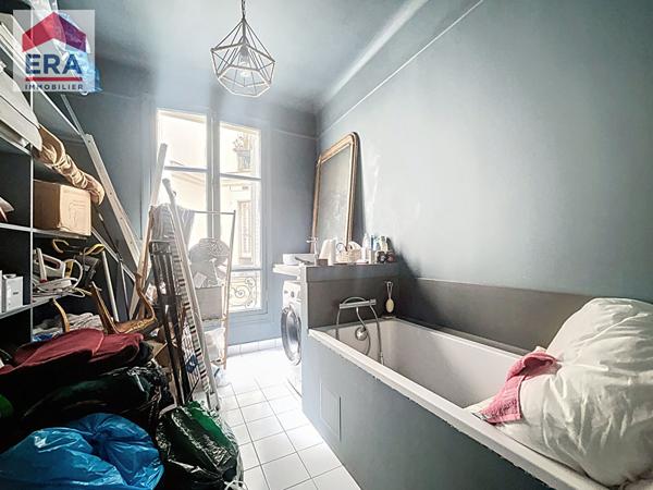 A VENDRE  PARIS 9e - 4/5 PIECES 115m² + BALCON