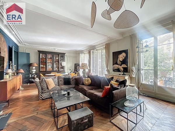 A VENDRE  PARIS 9e - 4/5 PIECES 115m² + BALCON