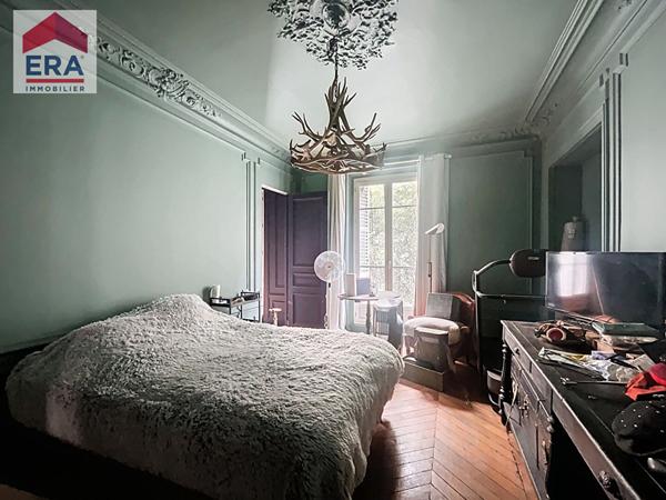 A VENDRE  PARIS 9e - 4/5 PIECES 115m² + BALCON