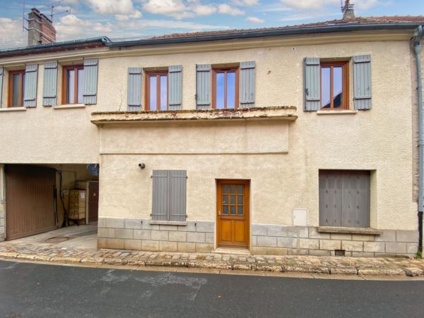 Maison de ville en plein coeur du charmant village de Chaussy !