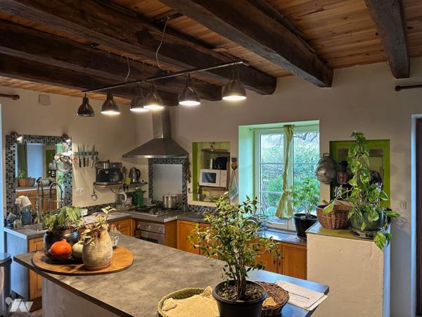 L'étude de Maître Caroline LAMBERT, vous propose cette jolie maison située sur la commune de VENERE