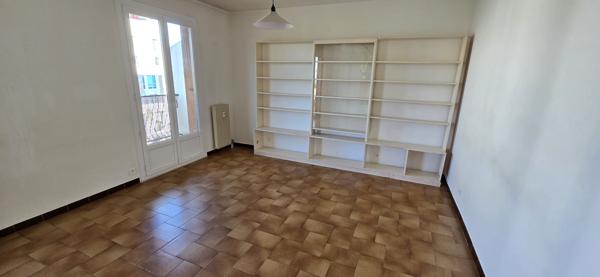 T4 2 chambres, Le renoir, 10mn du centre, parking.