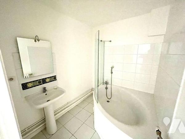 4 APPARTEMENTS RENOVES IDEAL INVESTISSEUR

A vendre à RETHEL (08300), en plein Centre-Ville, ...