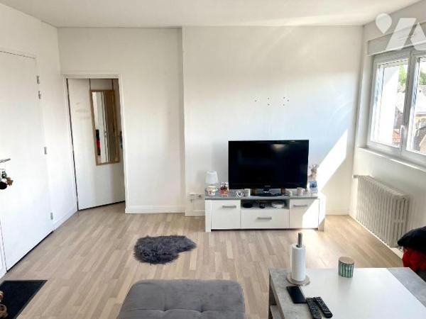 4 APPARTEMENTS RENOVES IDEAL INVESTISSEUR

A vendre à RETHEL (08300), en plein Centre-Ville, ...