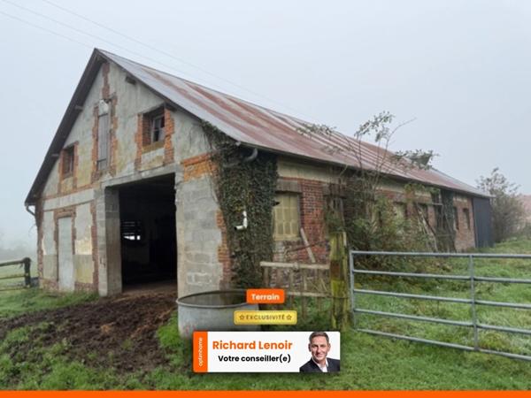 À moins de 8 minutes de Bernay, découvrez ce terrain de 3000 m² avec une ancienne rubanerie