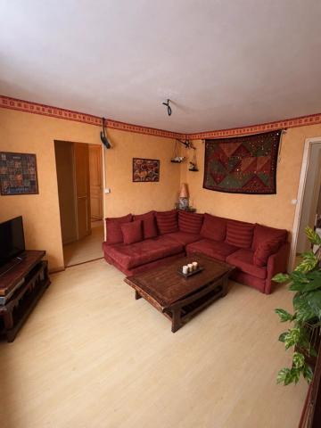 Vente                                                      Appartement
                        
                     5 pièces                                         à Moissy-Cramayel