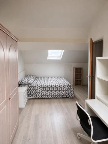 Vente                                                      Appartement
                        
                     5 pièces                                         à Moissy-Cramayel