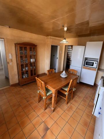 Vente                                                      Appartement
                        
                     5 pièces                                         à Moissy-Cramayel