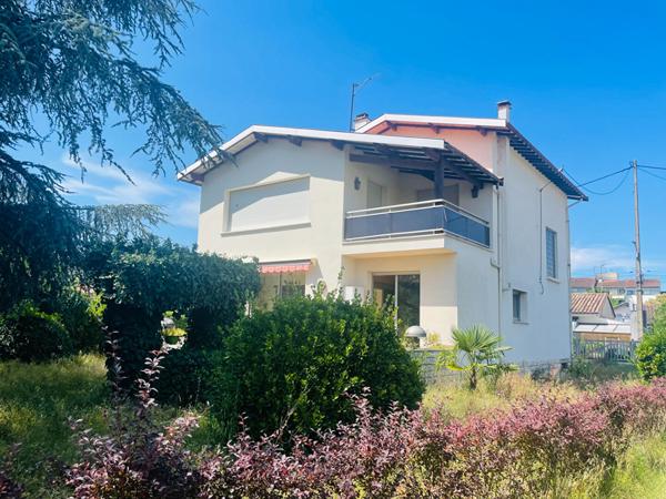 33700 Mérignac  A vendre appartement T3 à rénover avec terrasse et jardin