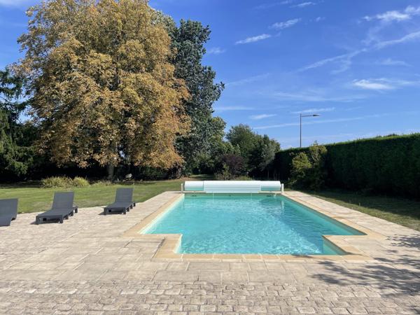 À vendre - Maison bourgeoise, 9 pièces située à Joué-lès-Tours (37300)