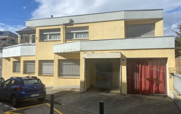 Vente Immeuble appart T4 + 4 gges + ancienne poste Le pont-de-beauvoisin   
