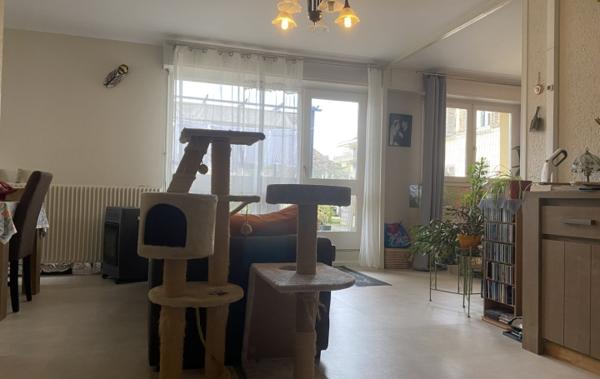 Vente Immeuble appart T4 + 4 gges + ancienne poste Le pont-de-beauvoisin   