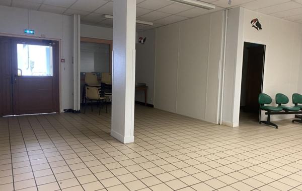 Vente Immeuble appart T4 + 4 gges + ancienne poste Le pont-de-beauvoisin   