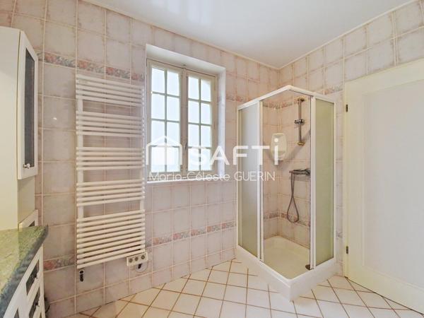 Authenticité et potentiel, une maison à réinventer dans un cadre idéal !